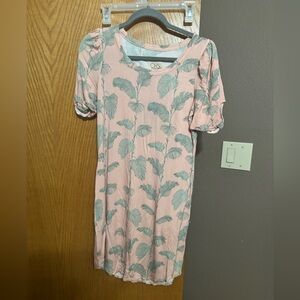 Chaser NWT pink with green ferns leaves